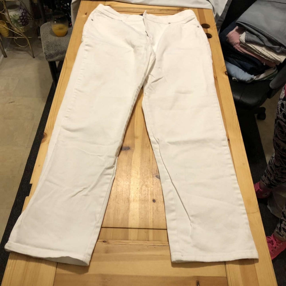 Womens White Gloria Vanderbilt "Amanda" Jeans
